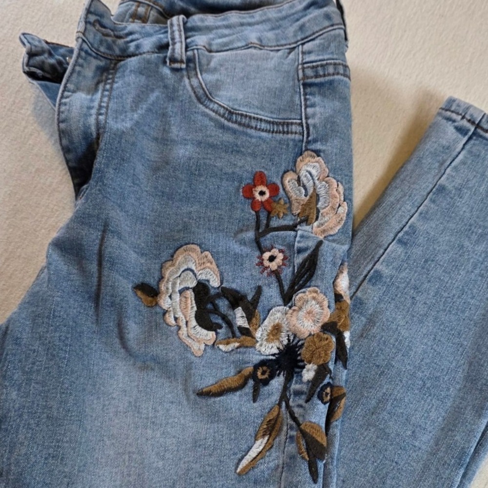 SHEIN Tall M Light Wash Floral Embroidered Skinny Jeans High Rise Stretch Denim